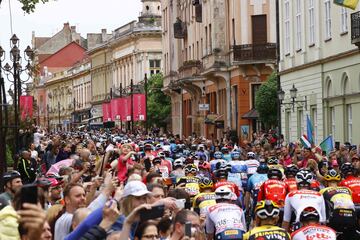 El pelotón durante la tercera etapa del Giro de Italia.