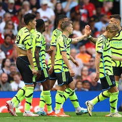 Arsenal keep Premier League title race alive through Trossard strike