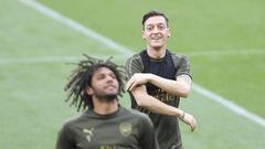 &Ouml;zil, durante un entrenamiento del Arsenal.