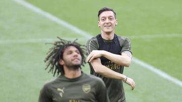 &Ouml;zil, durante un entrenamiento del Arsenal.