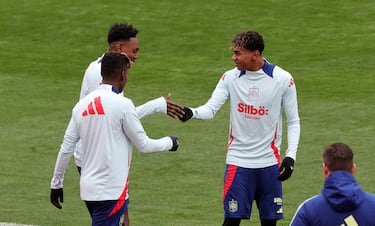 Samu, Lamine Yamal y Nico Williams.
