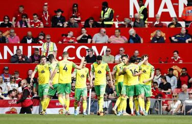El Norwich renueva al borde del descenso