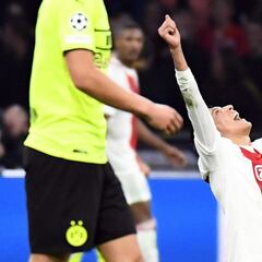 ¡Ya es un ídolo! Así ovacionaron a Edson Álvarez tras el triunfo del Ajax sobre el Dortmund