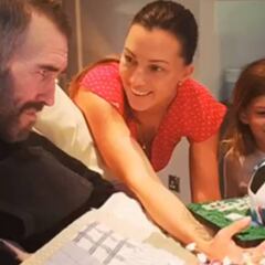 Fernando Ricksen, exfutbolista enfermo de ELA, celebra su 43º cumpleaños en el hospital