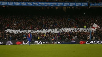 Pancarta de los aficionados del Barcelona sobre el Espanyol.