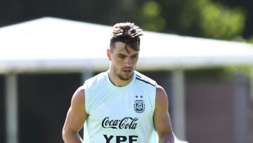 EZEIZA, ARGENTINA - JANUARY 31: Giovanni Lo Celso of Argentina drives the ball during a training session on January 31, 2022 in Buenos Aires, Argentina. (Photo by Rodrigo Valle/Getty Images)