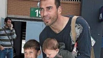 <b>AYUDITA DEL ODIADO MOISÉS EN GIJÓN</b>. El Elche recibió ayer una ayuda extra de un jugador que no olvida la afición: Moisés García. Desde que fichó por el Hércules, el sevillano es persona non grata en el Martínez Valero. Sin embargo, ayer le restó dos puntos al Sporting, al empatar a tres en el minuto 89.