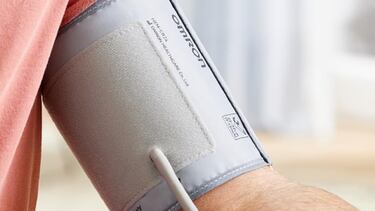 Este tensiómetro de brazo digital es preciso, rápido y fácil de usar