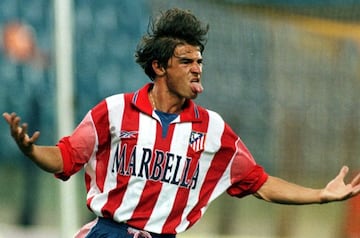 ARN02:SPORT-SOCCER:ARNHEM,NETHERLANDS,5AUG98 - Atletico Madrid's Jordi Lardin Cruz sticks out his tongue after scoring 1-0 against Vitesse Arnhem during their match in the Gelderland Tournament in Arnhem August 5. fee/Photo by Fred Ernst REUTERS