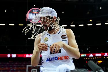 El Increble Llull agarra la Undcima con la canasta de su vida