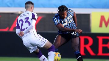 BERGAMO, ITALY - DECEMBER 13: (BILD ZEITUNG OUT) Duvan Zapata of Atalanta Calcio controls the ball during the Serie A match between Atalanta BC and ACF Fiorentina at Gewiss Stadium on December 13, 2020 in Bergamo, Italy. Sporting stadiums around Italy remain under strict restrictions due to the Coronavirus Pandemic as Government social distancing laws prohibit fans inside venues resulting in games being played behind closed doors. (Photo by Sportinfoto/DeFodi Images via Getty Images)