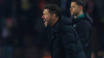 Prague (Czech Republic), 26/11/2024.- Atletico Madrid's head coach Diego Simeone reacts during the UEFA Champions League match between Sparta Prague and Atletico Madrid in Prague, Czech Republic, 26 November 2024. (Liga de Campeones, República Checa, Praga) EFE/EPA/MARTIN DIVISEK