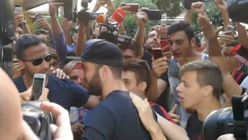 El nuevo ídolo: Higuaín desata la locaura en su llega a Milán