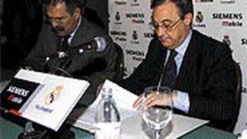 <B>2002</B>. La división de móviles de la multinacional alemana Siemens se ha comprometido con el Real Madrid para las próximas tres temporadas.