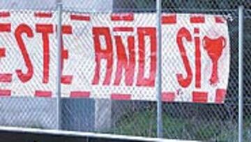 <b>UNA AFICIÓN BASTANTE OPTIMISTA</b>. La afición del Atlético se dio cita ayer en Majadahonda. Los hinchas se pusieron tras la valla para ver las evoluciones de los hombres de Manzano.