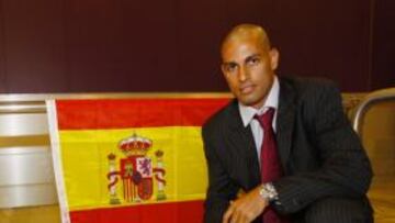 <b>INOLVIDABLE. </b>Fernandao posa con la bandera española.