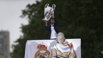 El Madrid brindó la Undécima a Cibeles de día y bajo la lluvia