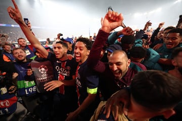 El Paris Saint-Germain celebra la victoria tras finalizar el encuentro. La gran final, PSG-Inter, en el Allianz Arena de Munich.