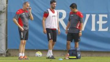 &Aacute;lvaro (c) durante un entrenamiento con el Espanyol.