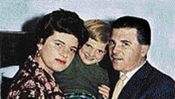 <b>MUJER E HIJA</b>. Con su mujer Ersebeth y su hija Aniko.