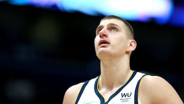 La estrella de los Nuggets, Nikola Jokic, vuelve a conseguir el premio que ya gan&oacute; la temporada pasada y se hace con el MVP. Desde Kareem, ning&uacute;n p&iacute;vot repet&iacute;a trofeo.