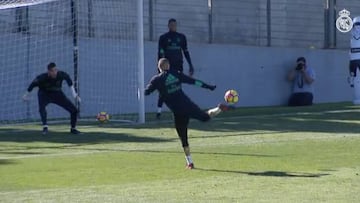 ¿Con qué parte del pie marcó Benzema esta maravillosa volea?