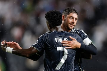 'Baile' de Vinicius J¨²nior y Federico Valverde tras el segundo gol del encuentro.
