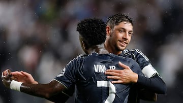 'Baile' de Vinicius Júnior y Federico Valverde tras el segundo gol del encuentro.