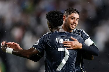 'Baile' de Vinicius Júnior y Federico Valverde tras el segundo gol del encuentro.