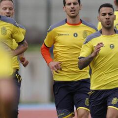 La plantilla asume la marcha de Jonathan Viera a China