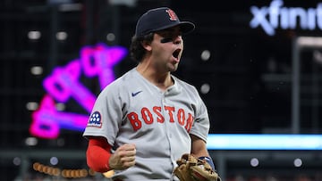 ATLANTA, GEORGIA - MAY 30: Marcelo Mayer #39 of the Boston Red Sox reacts after catching a line drive by Sean Murphy #12 of the Atlanta Braves to end the eighth inning at Truist Park on May 30, 2025 in Atlanta, Georgia. Kevin C. Cox/Getty Images/AFP (Photo by Kevin C. Cox / GETTY IMAGES NORTH AMERICA / Getty Images via AFP)