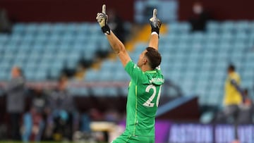 BIRMINGHAM, ENGLAND - OCTOBER 04: Emiliano Martinez of Aston Villa celebrates during the Premier League match between Aston Villa and Liverpool at Villa Park on October 04, 2020 in Birmingham, England. (Photo by Catherine Ivill/Getty Images)