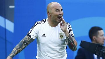 La novela en torno a Jorge Sampaoli y su futuro imperfecto al frente de la selección argentina suma capítulos diarios sin horizonte claro a la vista.
