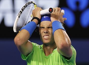 El tenista serbio ganó al español por 5-7, 6-4, 6-2, 6-7 (5) y 7-5.