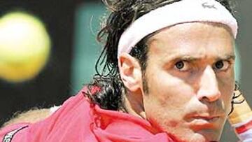 EL REVES GANA A BUDA. La fe en Buda ha sacado de muchos apuros al tailandés Srichaphan. No ayer: el revés de Corretja echó de la pista al budista.