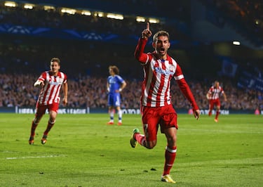 Adrián López Álvarez, delantero asturiano, destacó en el Atlético de Madrid, donde jugó entre 2011 y 2014, siendo parte del equipo que ganó la Europa League 2012, siendo uno de los máximos goleadores del torneo. También conquistó la Supercopa de Europa de 2012 y la Copa del Rey 2013, formando una dupla temible junto a Radamel Falcao. Disputó 146 partidos oficiales y anotó 23 goles, algunos decisivos en competiciones europeas.
