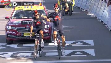 La &uacute;ltima etapa del Tour de Francia en Los Alpes fue para el Ineoss, Carapaz, como nuevo l&iacute;der de la monta&ntilde;a, en compa&ntilde;&iacute;a de Kwiatkowski lograron esta escena.