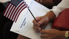 Si un solicitante suspende el examen, el proceso de naturalización como estadounidense se retrasa.