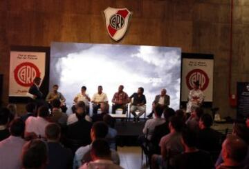 Los jugadores de River Plate, Barovero, Bangioni, Mercado, Madama y Pisculicchi en el evento antes de partir al mundialito de clubes.