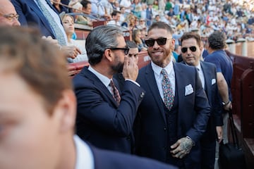 El futbolista del PSG Sergio Ramos y su hermano y agente, René Ramos durante la tradicional corrida por el Día de la Hispanidad.