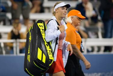 Rain halts Halep as Muguruza's defence ends and Wozniacki retires