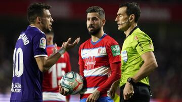 15/02/20 PARTIDO PRIMERA DIVISION
Granada - Real Valladolid
Oscar Plano (Real Valladolid CF) protesta al colegiado