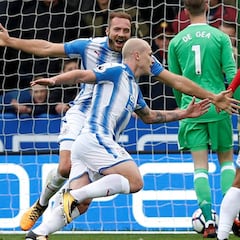 El United se despista y sus errores no los perdona el Huddersfield