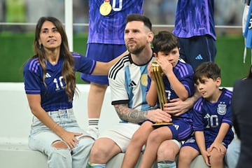 Lionel Messi of Argentina chats with his wife Antonella Roccuzzo 