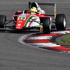 Mick Schumacher emula las polémicas acciones de su padre