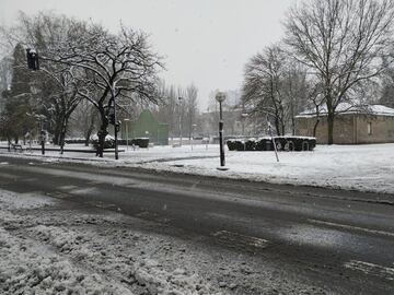 Nieve en una carretera alavesa. Listo el dispositivo especial para hacer frente a las incidencias que pueda provocar la nieve en las carreteras de C-LM