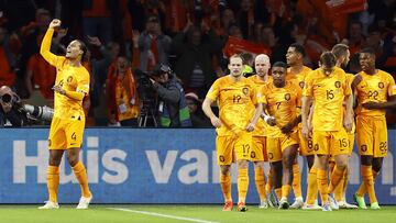 Amsterdam (Netherlands), 25/09/2022.- Dutch defender Virgil van Dijk (L) celebrates after scoring the 1-0 goal in the UEFA Nations League match between the Netherlands and Belgium at Johan Cruijff ArenA in Amsterdam, Netherlands, 25 September 2022. (B¨¦lgica, Pa¨ªses Bajos; Holanda) EFE/EPA/Koen van Weel