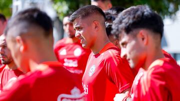 El mejor volante del fútbol chileno 2024 al fin llegó a la Roja