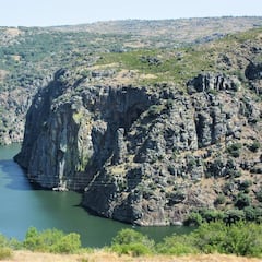 Viajar a una ciudad de la Península Ibérica que pertenece tanto a España como a Portugal: