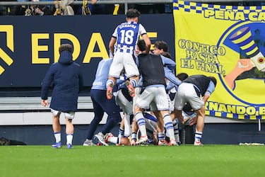 Ochieng acaba con un apático Cádiz